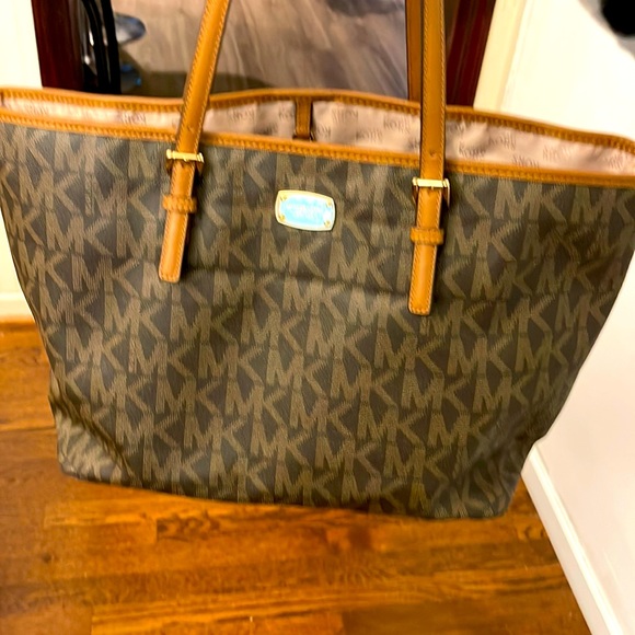 Michael Kors Handbags - Mk handbag